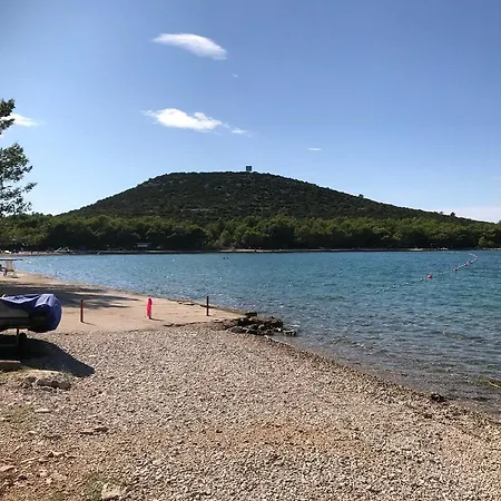 Pina Zonsa 2 Pers * Tisno